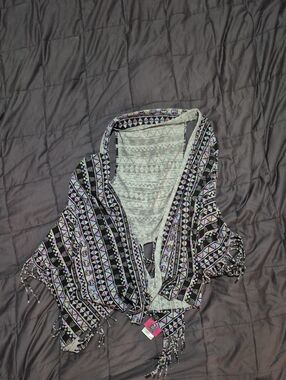 monster high Black Hooded Fringe Kimono with Lavender & White Geometric Print